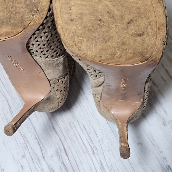 Nine West NWGlyn Tan Suede Perforated Peep Toe Ankle Booties Heels 9M - Picture 6 of 10